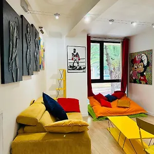 Appartamento Pop Artiste Configure En Galerie Dart A 200 M Du Centre Avec Parking Prive Et Securise Gratuit Dans Copropriete, Avignone